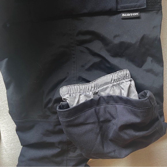 18 months Burton snowsuit - Picture 2 of 10
